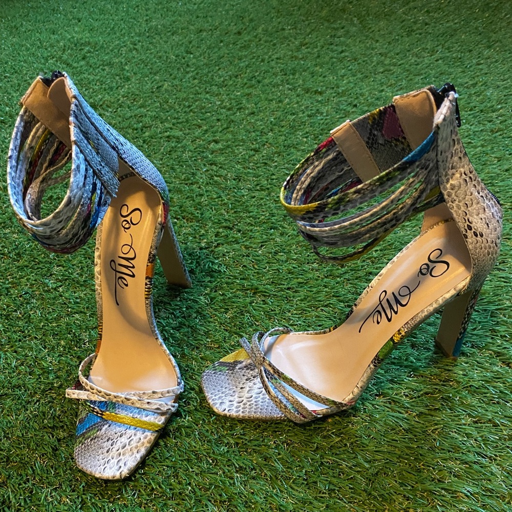 New So Me Heels Size 7 Colorful Print With Back Zipper